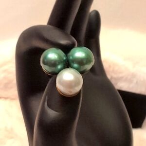 Vintage Art Deco Style Green and White Pearl Like Beads Cluster Clip On Earrings